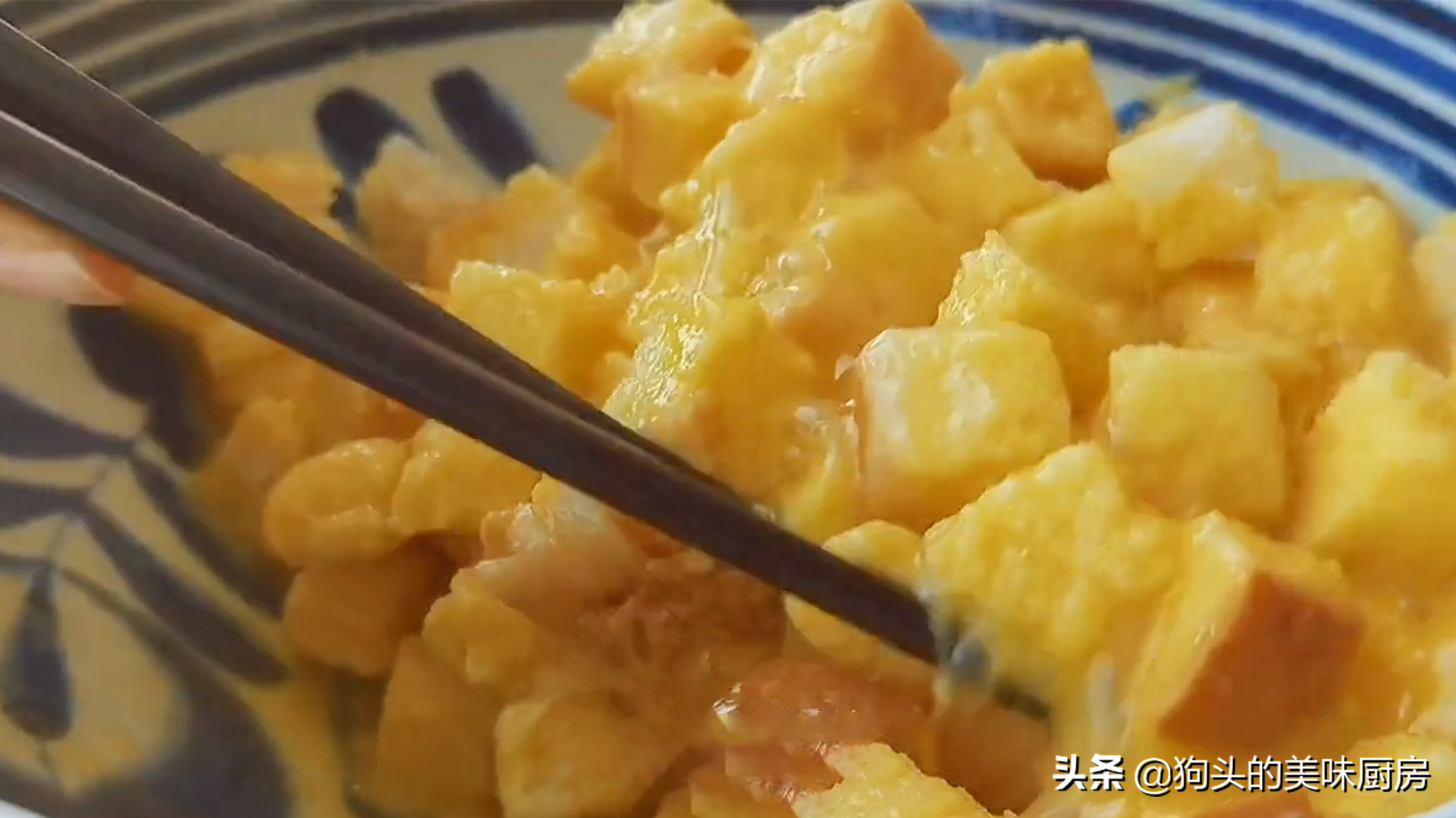 想吃披薩不用出去買，在家就能做，不和麵不揉麵，十分鐘就出鍋