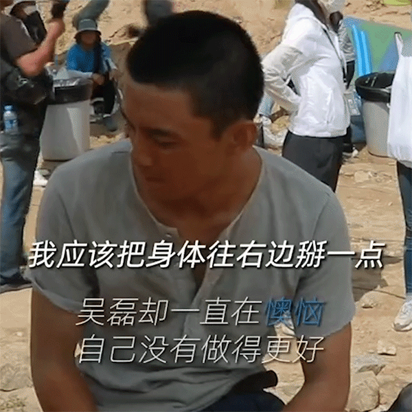 吴京拍戏头朝地坠马，面部充血发红，要求剧组不要让老婆谢楠知道