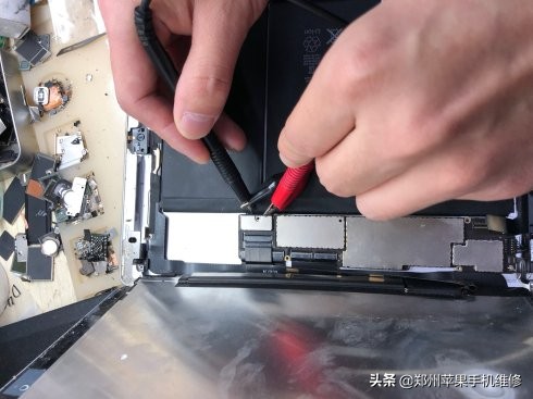 iPad4代不开机黑屏无法显示检修