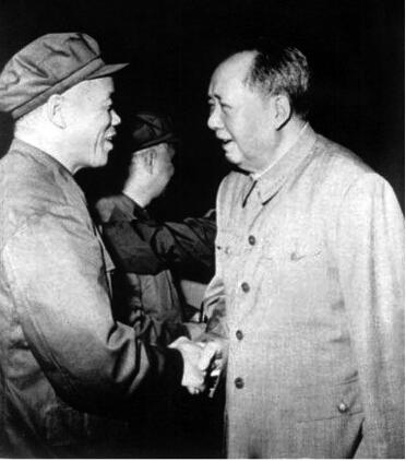 毛泽东一声令下，八大军区司令对调，邓小平：毛主席真厉害