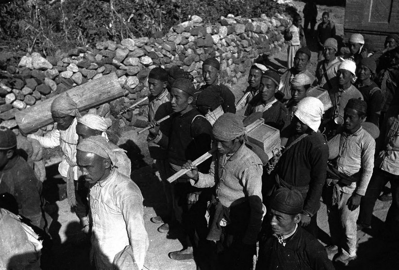 老照片:1944年的延安,儿童团,民兵和地雷