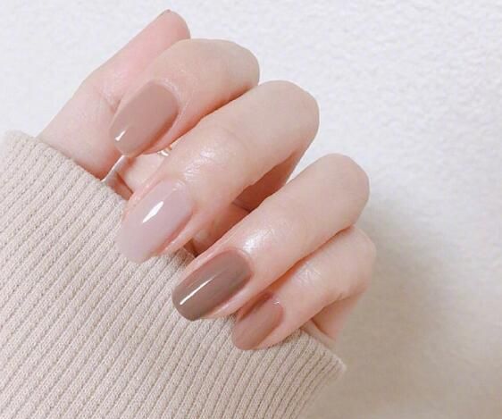 2020年最火的美甲色搭配方案，简单干净显手白，