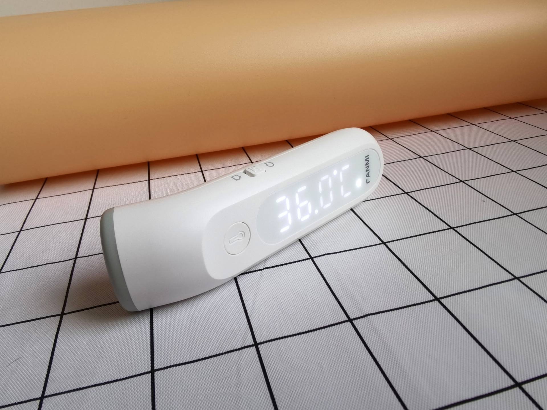 无接触测温新体验——凡米双用额温枪，一秒测温，物人两用