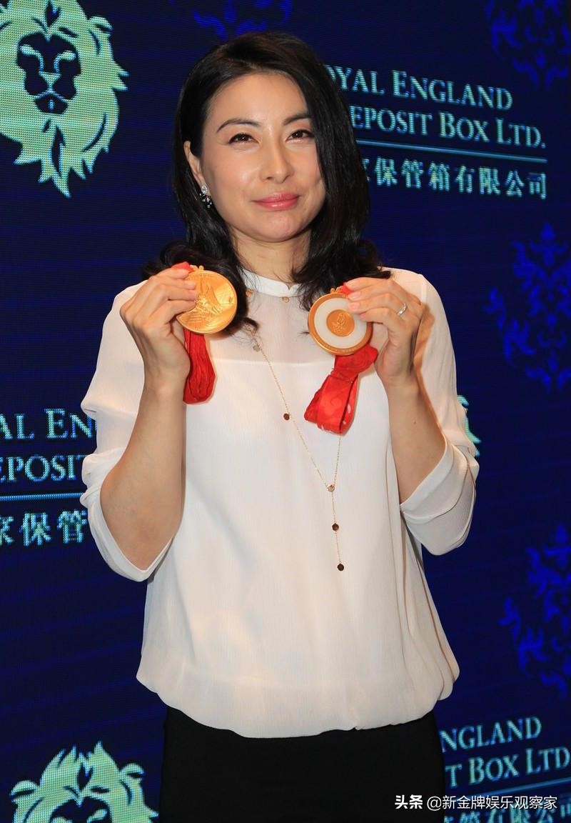 郭晶晶中秋家宴曝光，饭菜简单没龙虾鲍鱼，网
