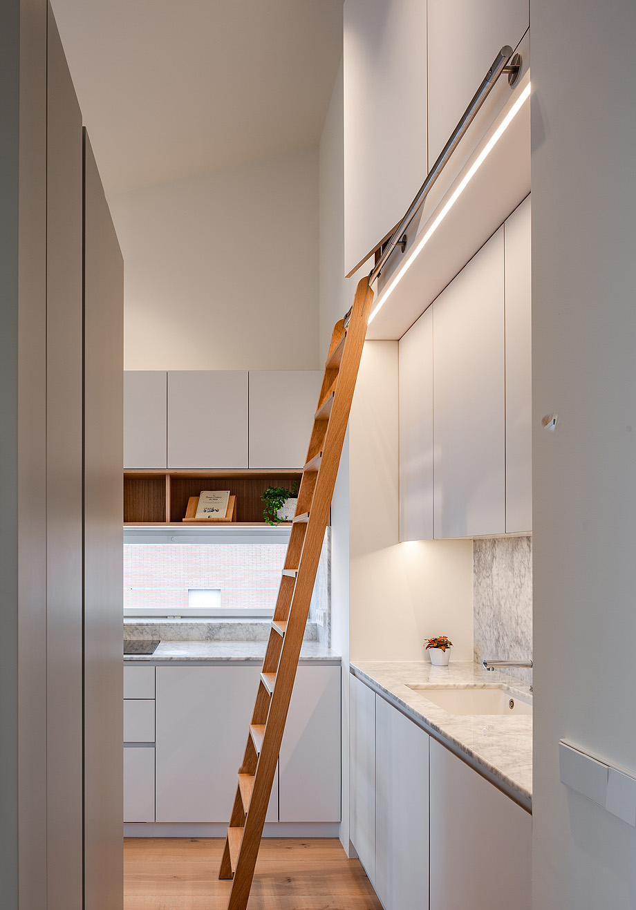 温馨舒适的56m²顶层小公寓，充分利用阁楼空间