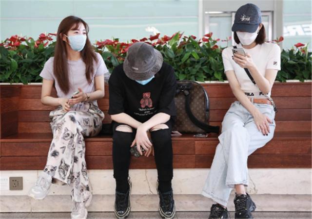 《乘风破浪的姐姐》机场火力全开！王丽坤、张