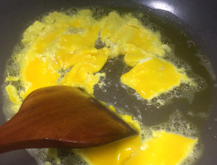 图片[4]-白菜炒鸡蛋的做法：补水润燥还不上火-起舞食谱网
