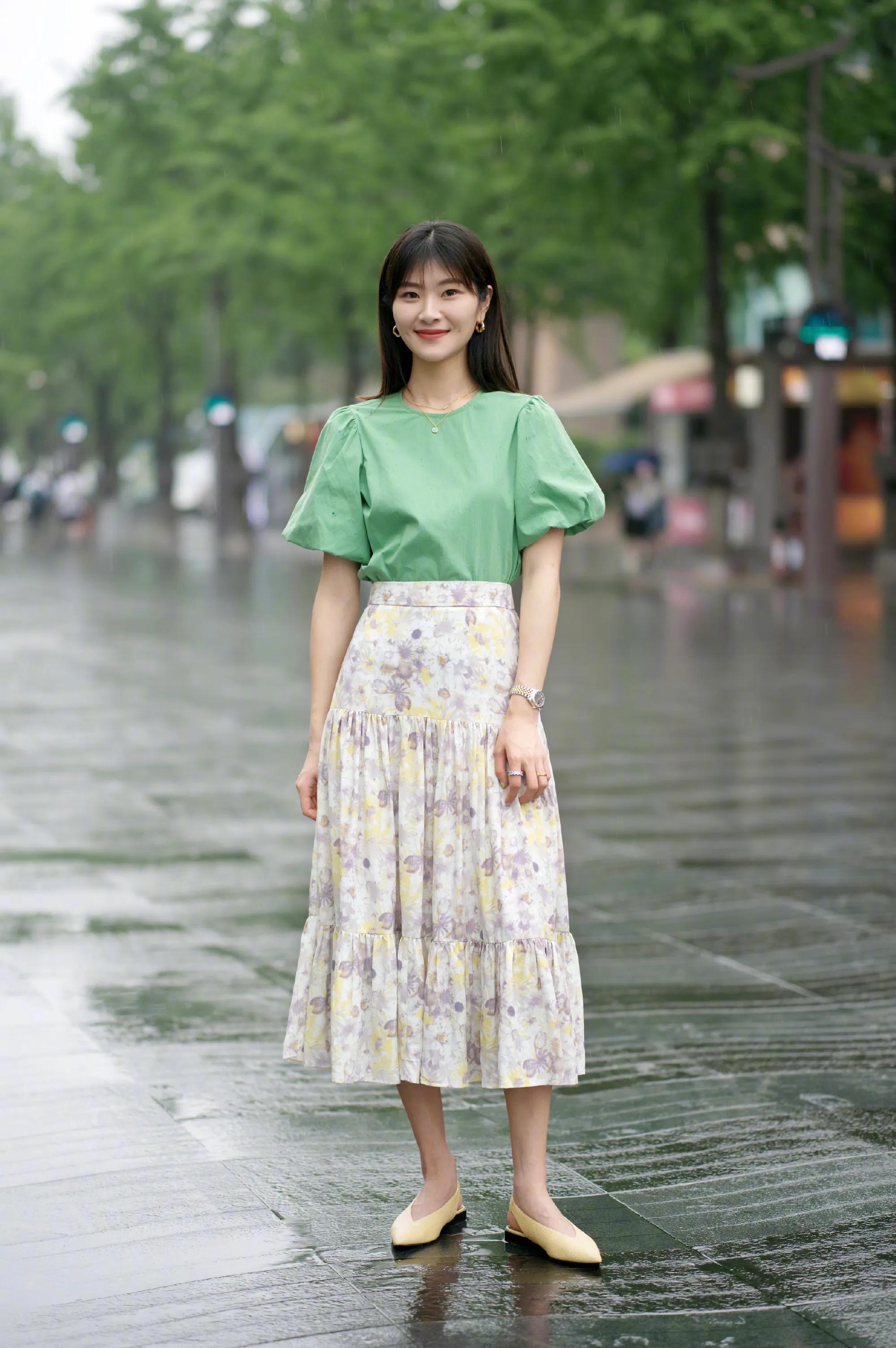 显白又清新的“牛油果绿”如何搭配出时尚感？