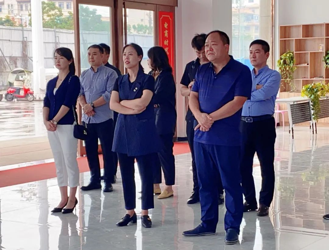 项城市商务局领导一行莅临郸城电商公共服务中心参观