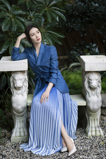 “刘诗诗好美”上热搜：她的强势复出，给嫁给爱情的女人提了醒
