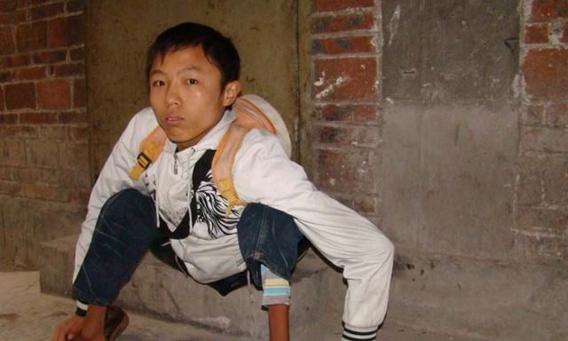 汶川地震中，那個捐款185元的殘疾小乞丐龔忠誠，如今怎麼樣了？