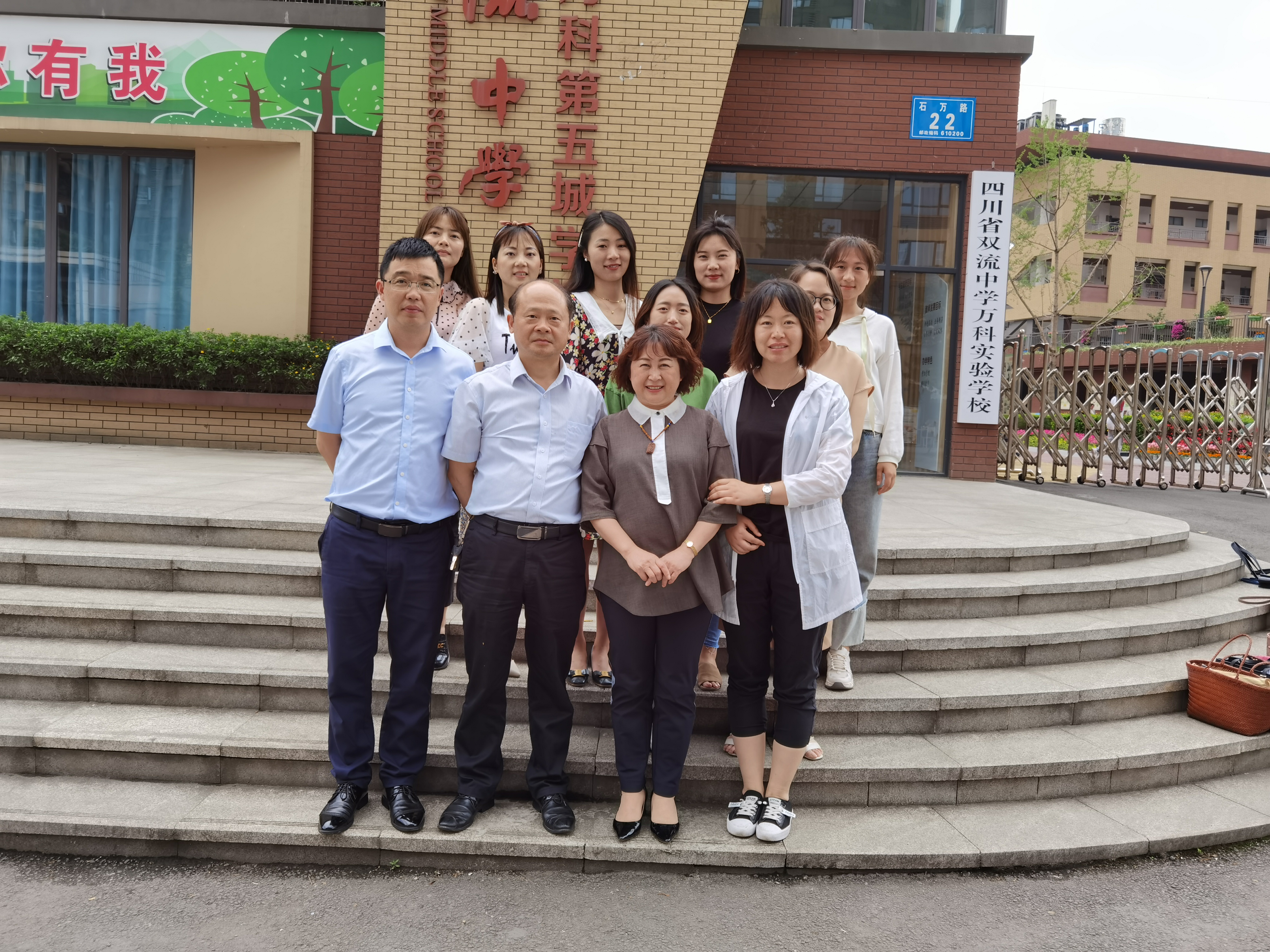 融情于教展风采 合力共研惠师生丨周晓玲工作室送教双中万科实验校