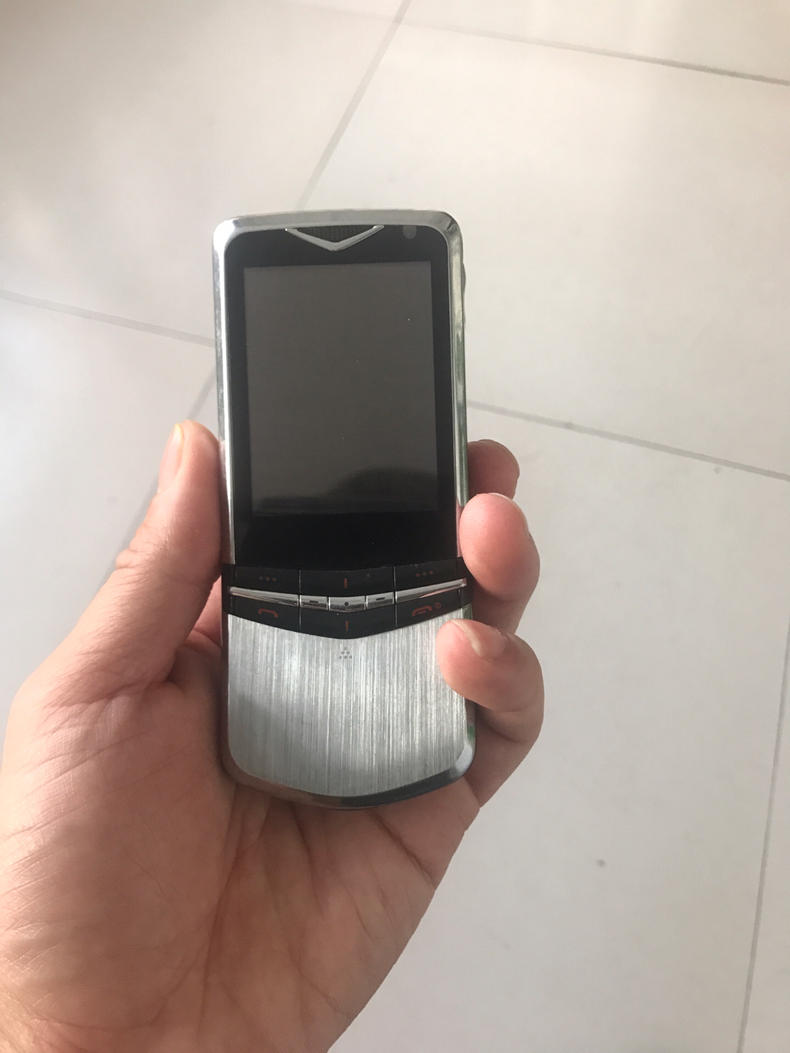 淘宝闲鱼突现Nokia弯折手机上，叫价1200块！网民：也有这东西？