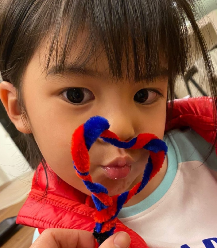 咘咘美照被傳，3歲妹妹波妞意外成焦點，這生圖顏值美翻了呀