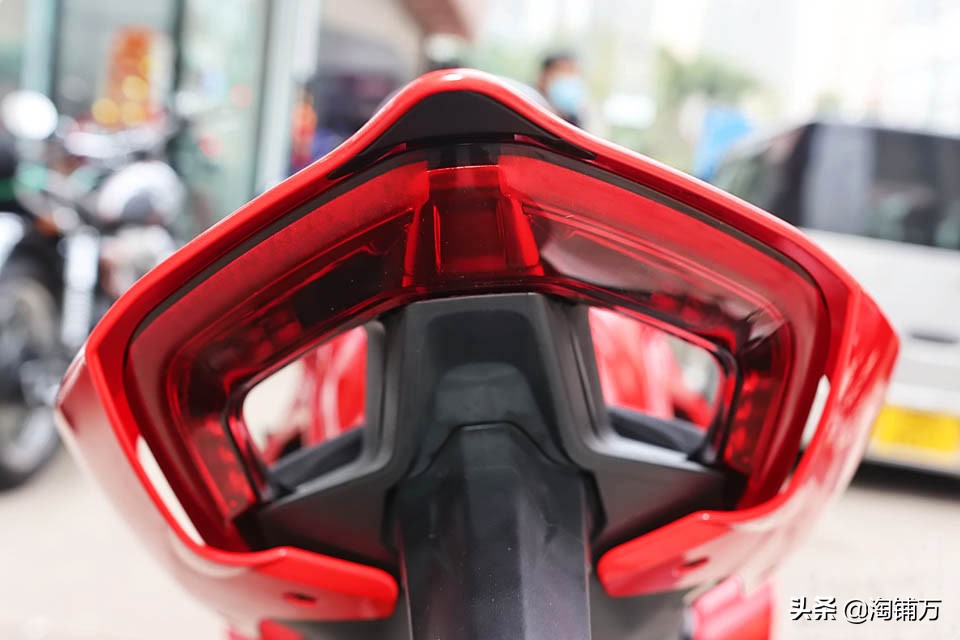 “翅膀加身”提升巨大 杜卡迪Panigale V4 S 2020款实拍