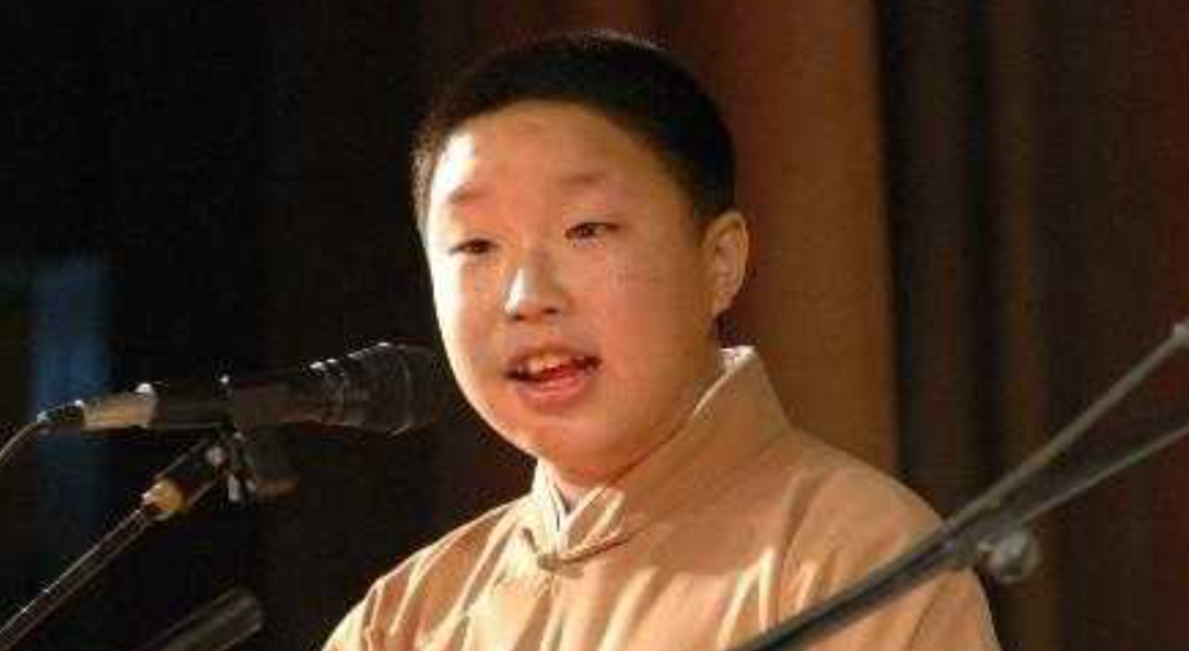 曹云金演出時打過岳云鵬？大鬧生日宴后，燒餅為何會想跟著離開？