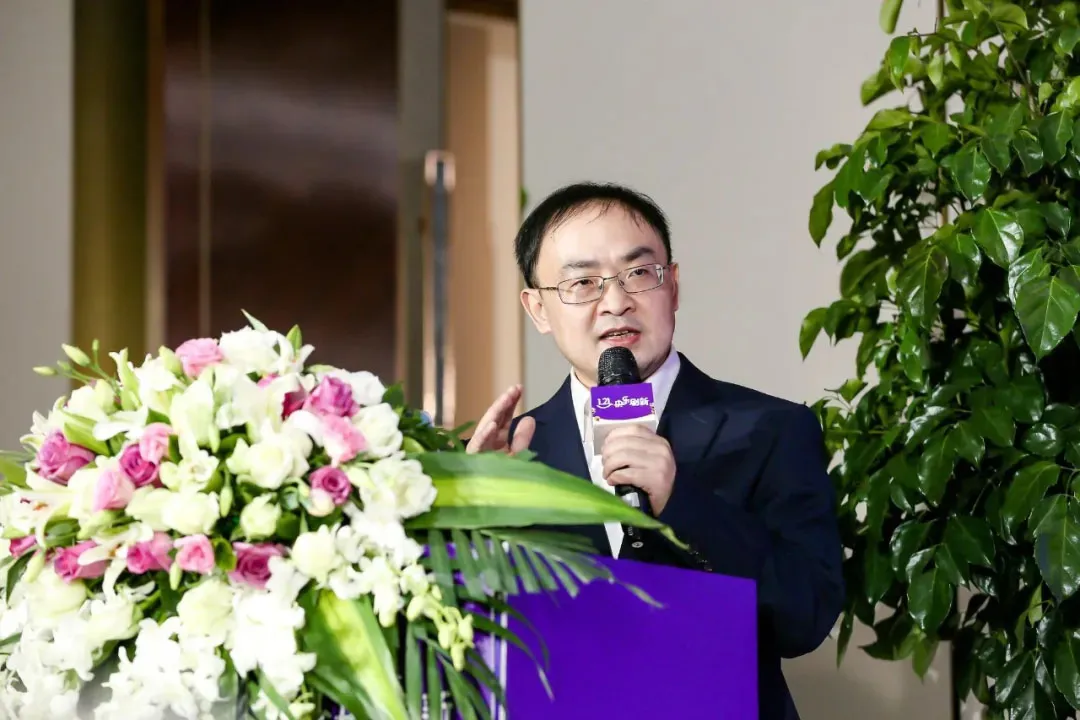 52岁黄光裕，忙得不亦乐乎