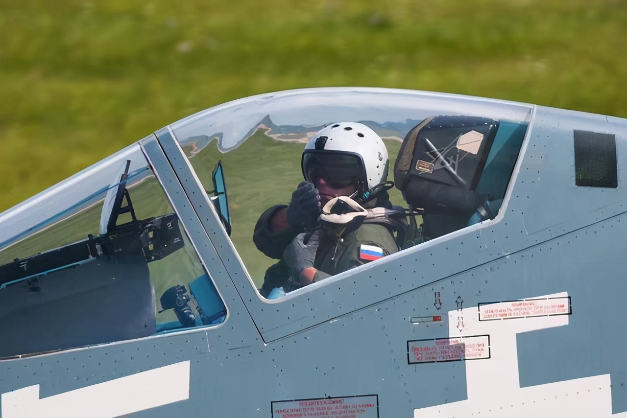 ��-16������ϵ��� ����Ա��װ�˸��ᡢ��ǿ�ġ���è����