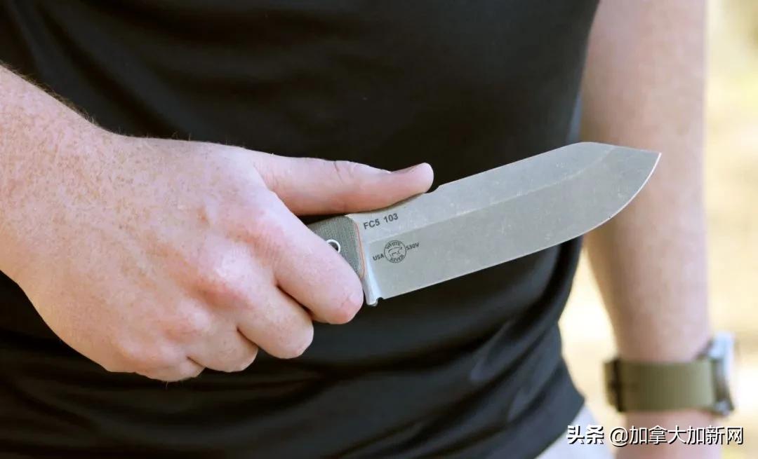 大温男子在市中心被乱刀捅死 疯汉持砍刀沿街狂追路人