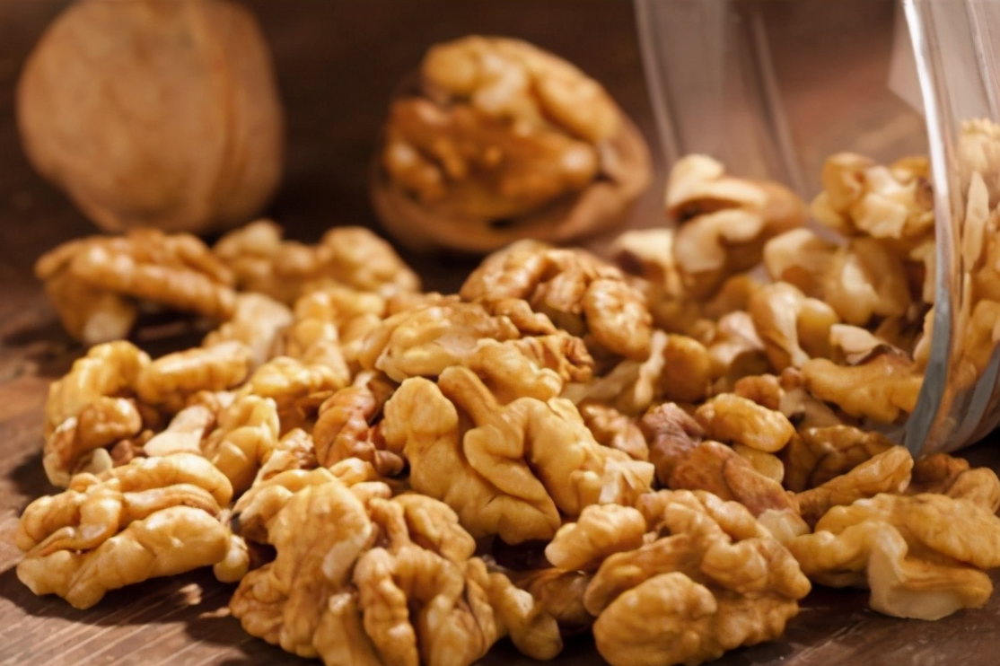 冬天或是胃病高發期，3種常見乾果可適量多吃，可能有助養護胃部