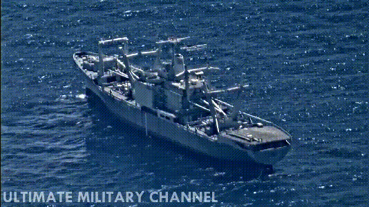 环太军演，美国军舰被三枚导弹击中，瞬间浓烟滚滚