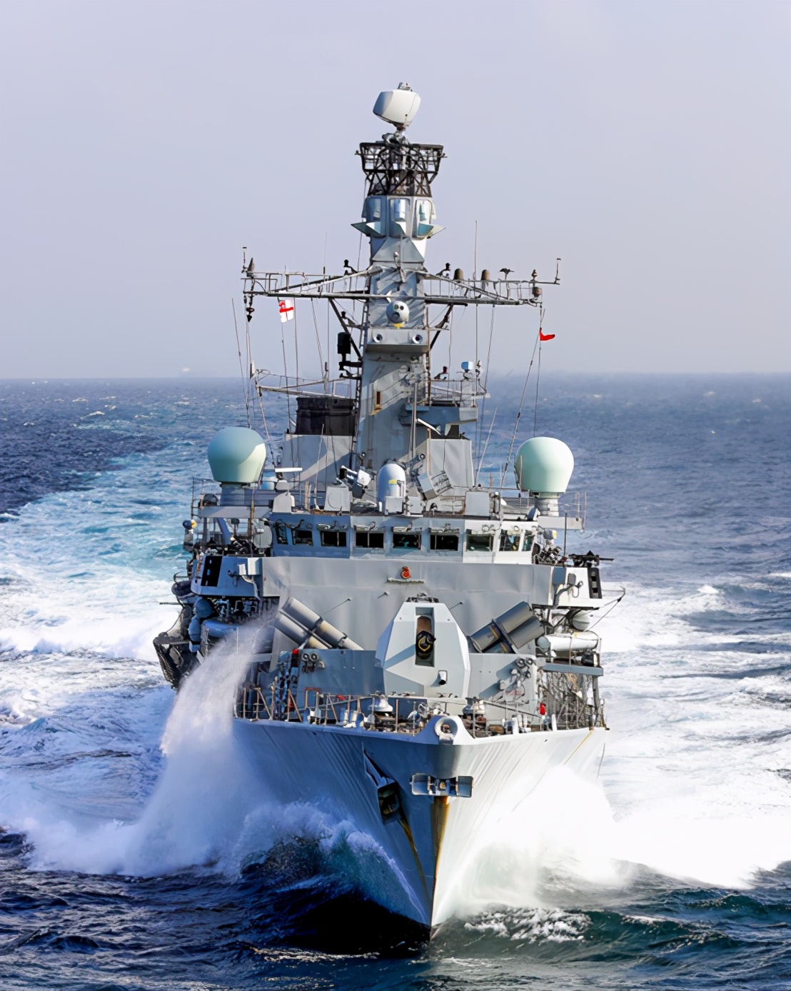 英國海軍的航母編隊要來了，真的厲害？ 網友：也就是嚇唬嚇唬小國