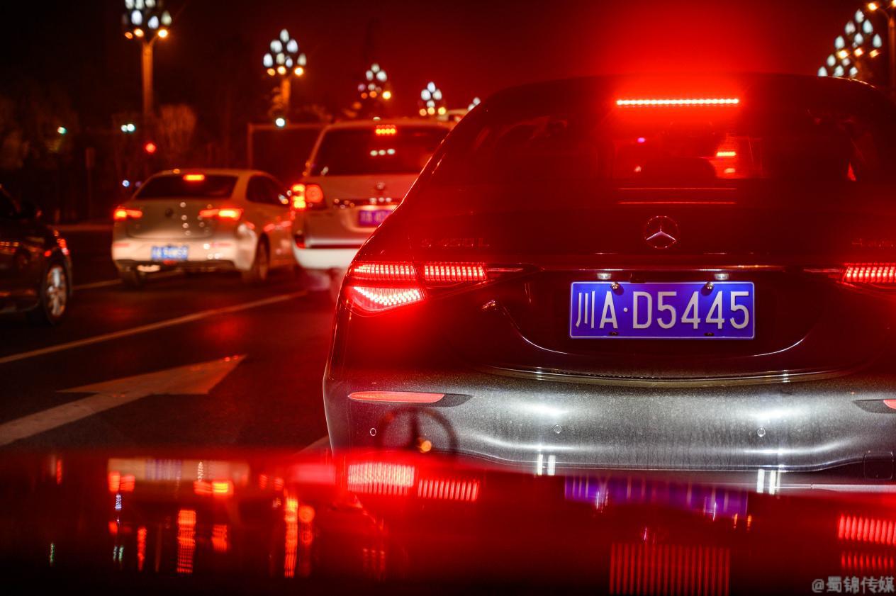 如果试驾只能在夜间，那奔驰一定最欢喜