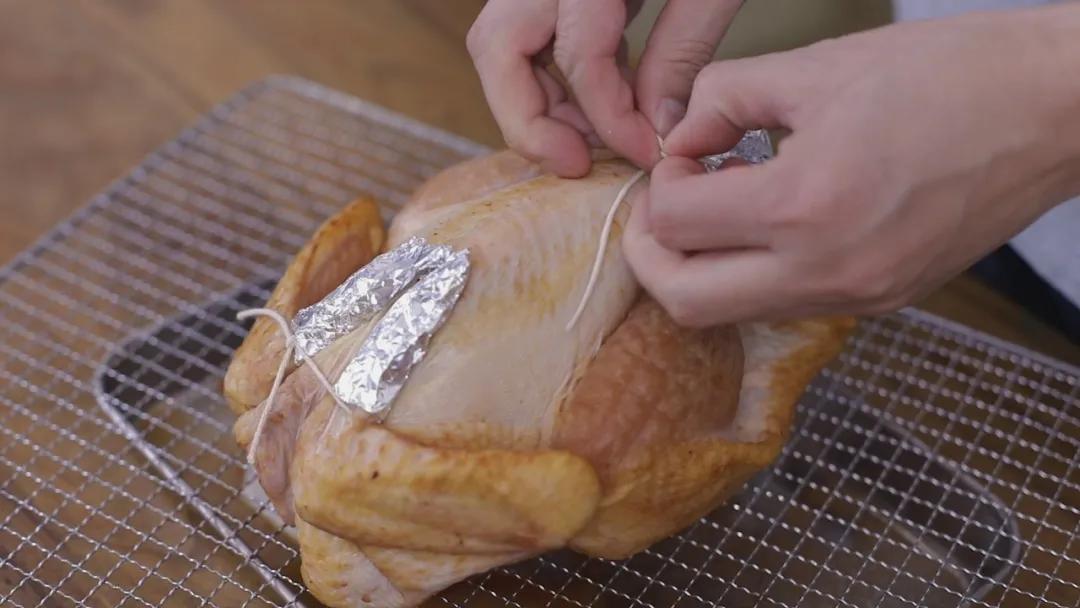 别出去排队了！巨香巨好吃的烤鸡在家就能做，超有圣诞内味儿