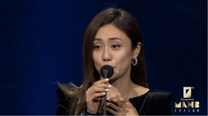 明星卖力博眼球，万茜赖红毯黄圣依抢坐首排，