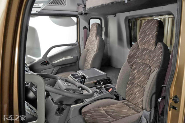 高顶双卧+600L大油箱，福田奥铃大黄蜂home版载货