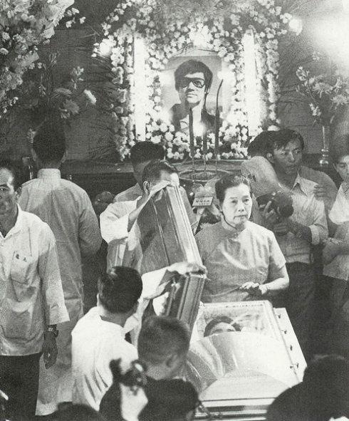 继李小龙死后，20年后他的儿子被“误杀”，为何死因都至今成谜？