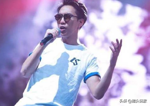 当年汪峰淘汰了他，如今他满世界开演唱会，对