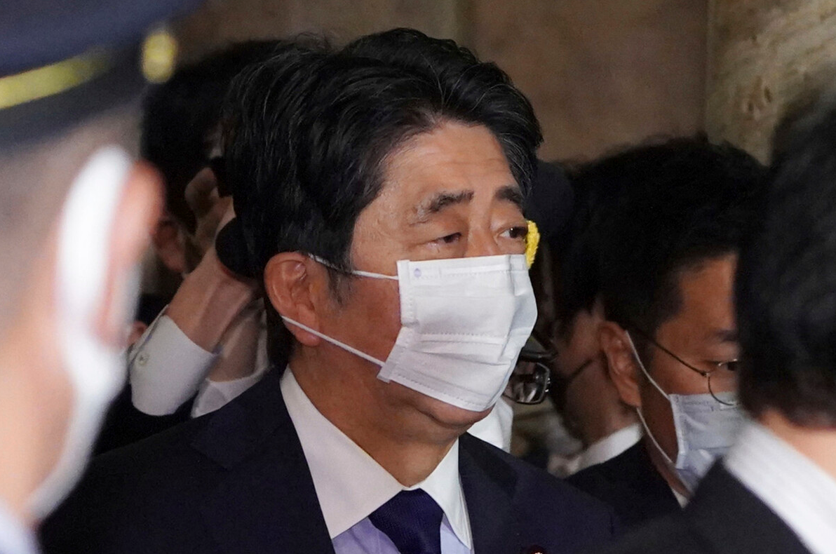 疫情反彈政策不當，菅義偉被拉下神壇，日議員怒斥：遠不如安倍
