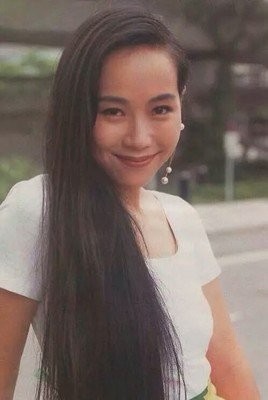 58岁“许官人”叶童，和富豪结婚33年，遭背叛4次选择终身不生