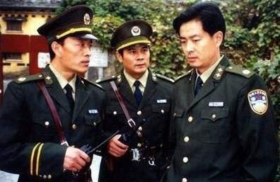 67岁老艺术家濮存昕，驼着背为学生讲课！女儿结