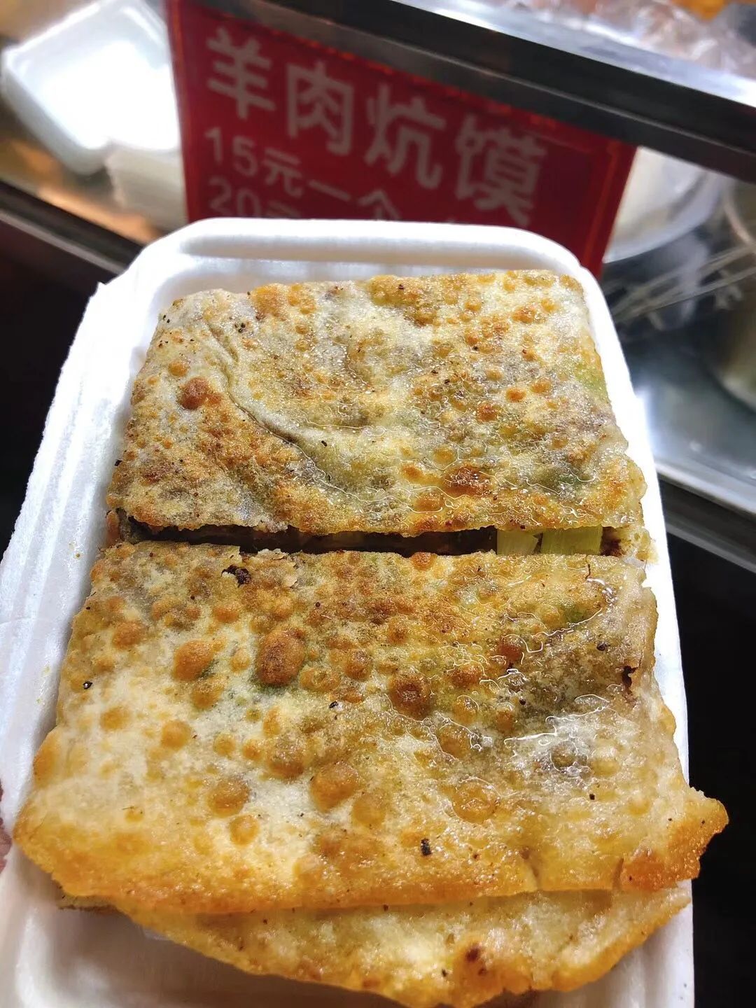 “地摊经济”火了！上百个城市刷爆朋友圈，向往的烟火气回来了