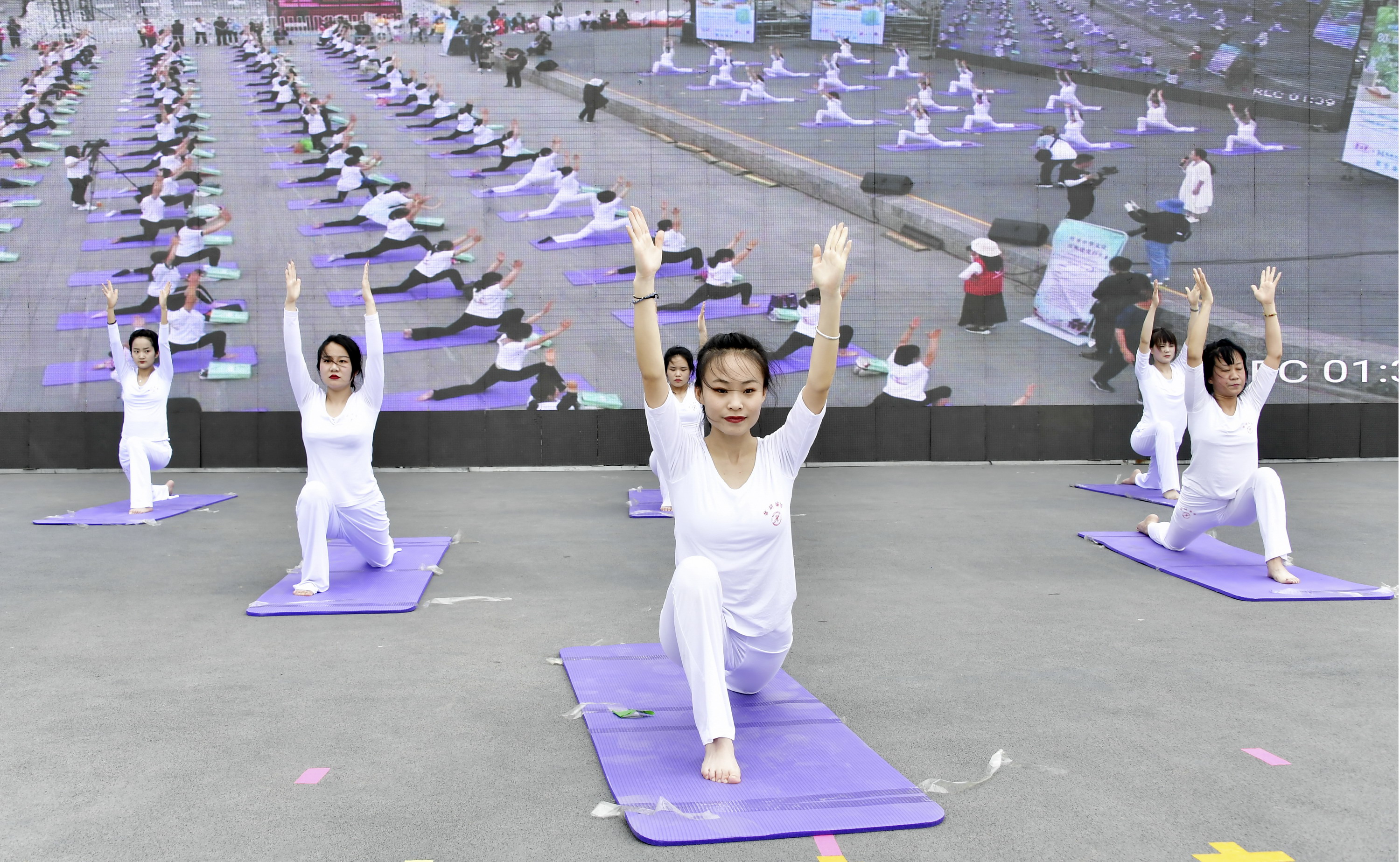 “向上吧，新轻年”忻州古城全民健身瑜伽文化节震撼呈现