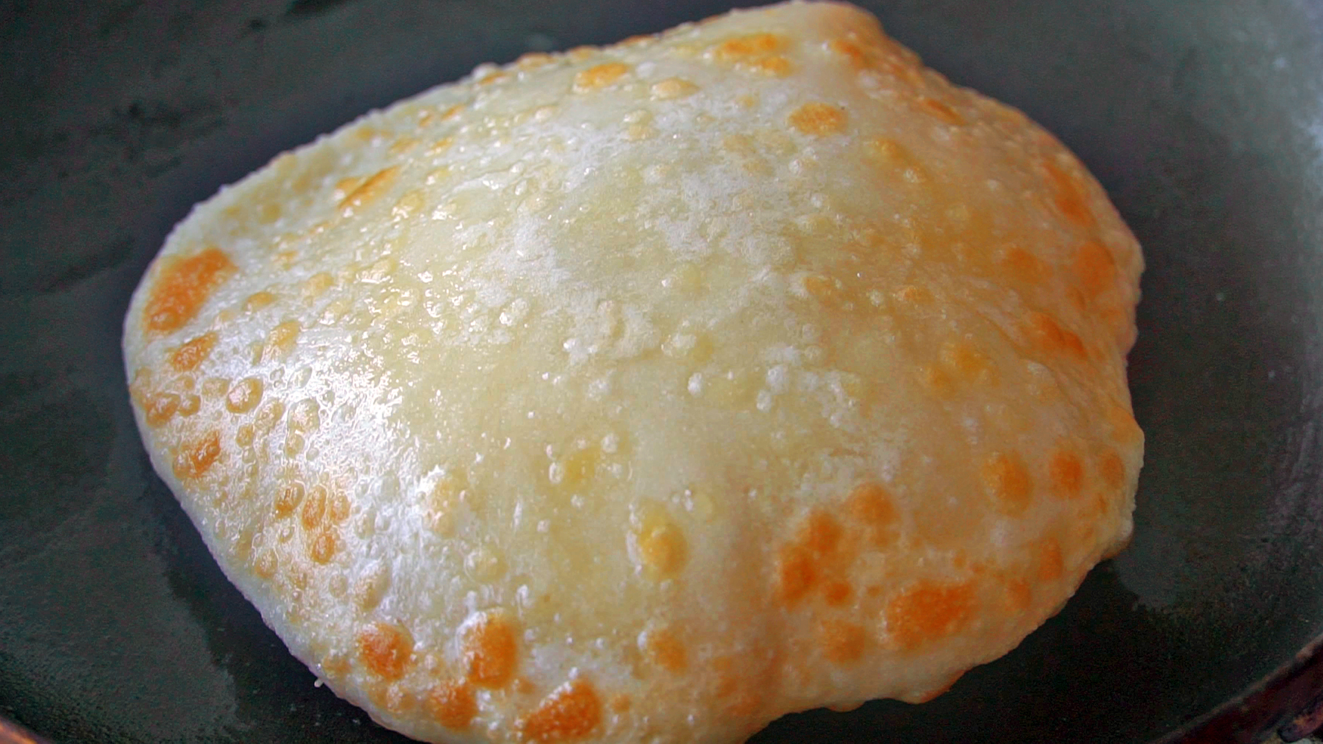 Add a few eggs to the flour to make a delicious and nutritious breakfast that the whole family loves