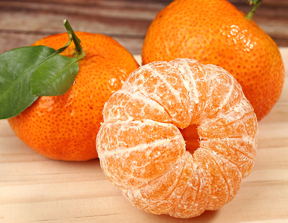 买砂糖橘时怎么挑？学会这4个挑选技巧，包你买到的橘子香甜多汁