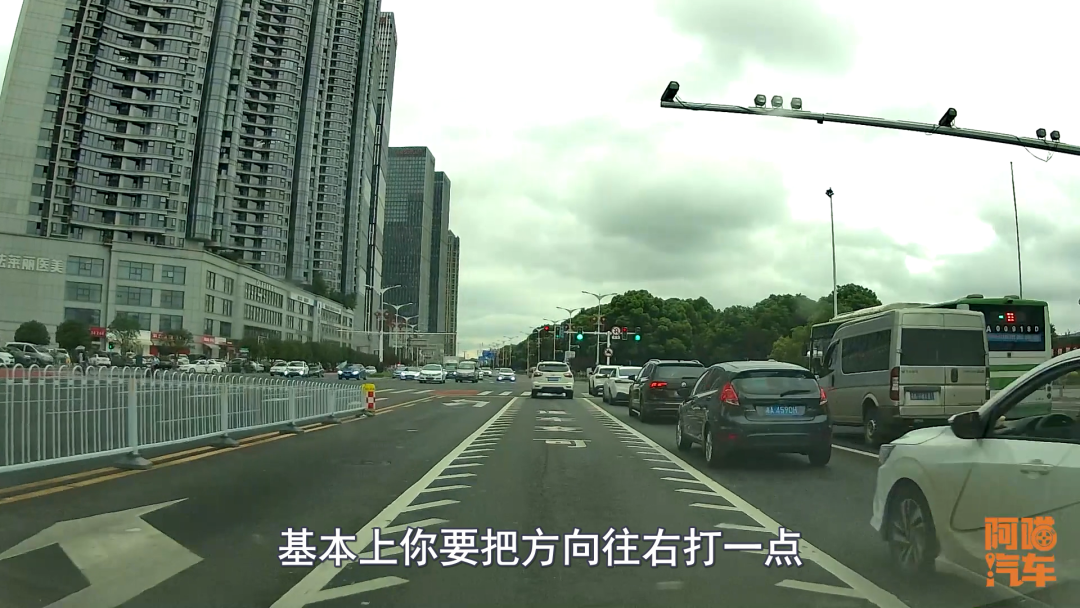 大家為什么都這么怕走可變車道？是被罰怕了嗎？喵哥親自實車教你