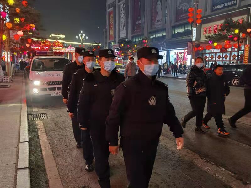 加强夜间巡逻防控 保障辖区安全稳定