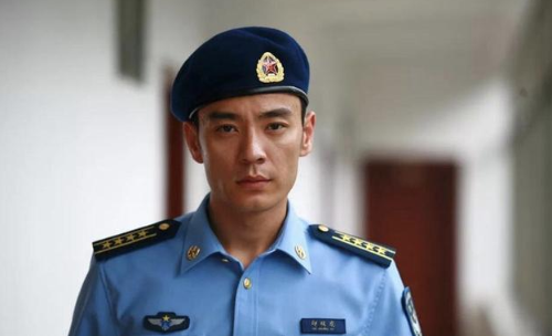 闪婚又闪离的郝蕾，35岁嫁刘烨生双胞胎撞脸新男友，是巧合？