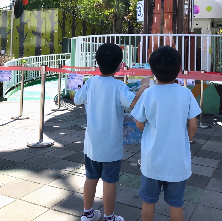 林志颖：为异卵双胞胎爱子5岁庆生，一个长得像