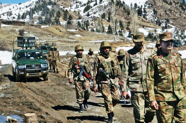 中印边境一线的我军官兵注意：印军刚刚到了一