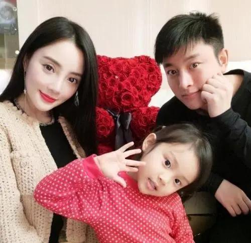李小璐再发伤感文案，求和失败还是网友解读过度，终于知道谁好了