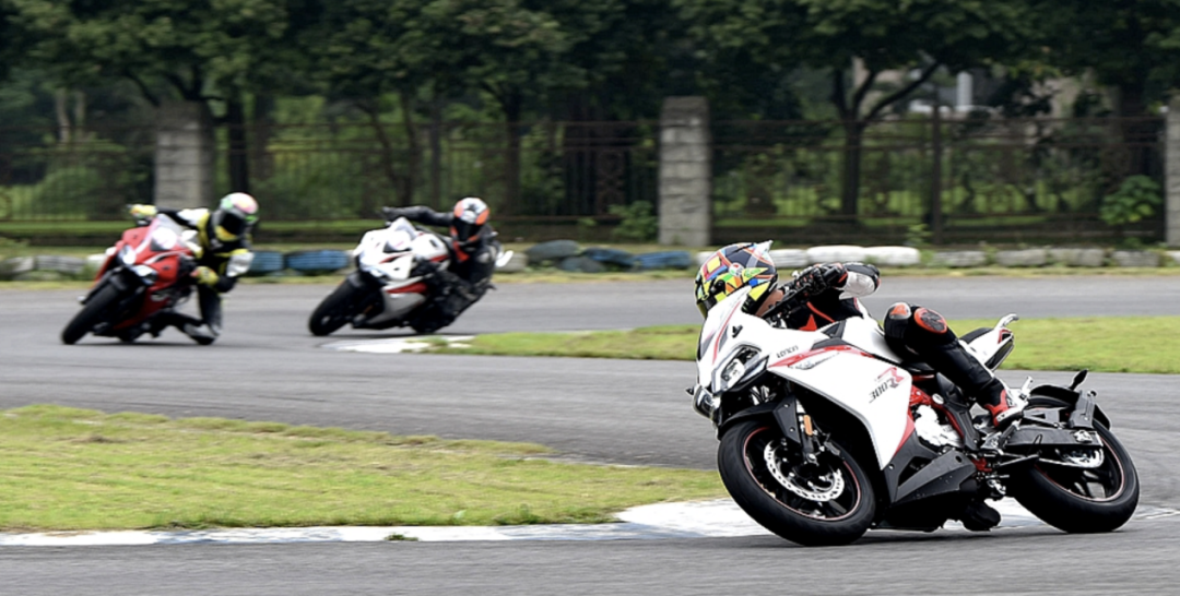 入门仿赛跑车，这些2万多的摩托满足你对速度需求