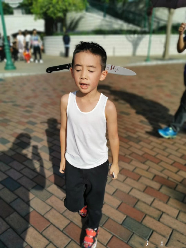 應采兒爸爸六一曬倆外孫，Jasper陪弟弟玩遊戲，畫面溫馨有愛