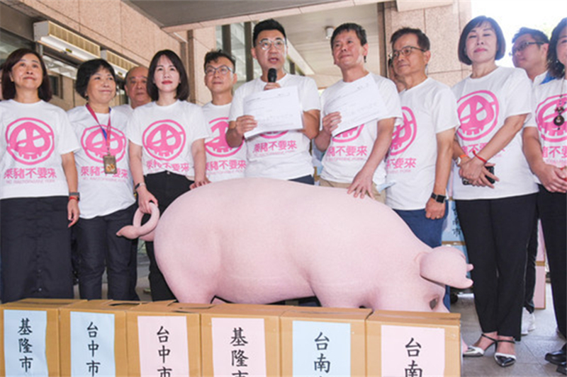 民進黨�傻眼了�,�毒豬�剛進口，就被美國秋後算賬了