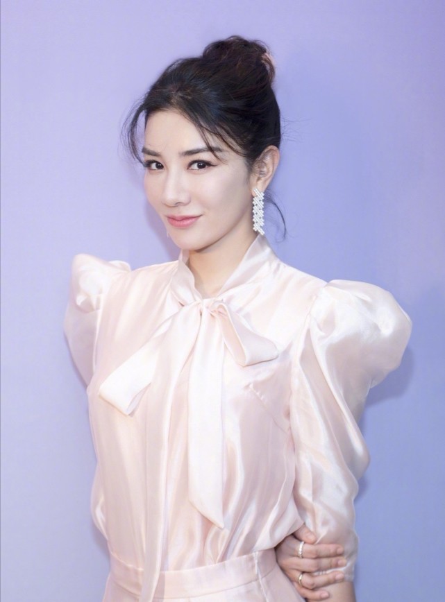 黄奕发长文，感谢4位导演指点，还晒出陈凯歌三年前给她写的诗