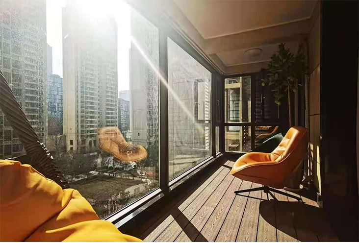 陽臺裝修要不要封陽臺？一組安裝現場圖體驗全景窗的美景